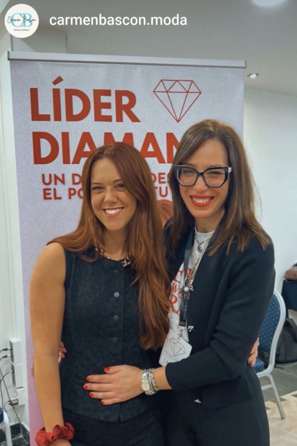María con una de las propietarias que vino a la primera edición